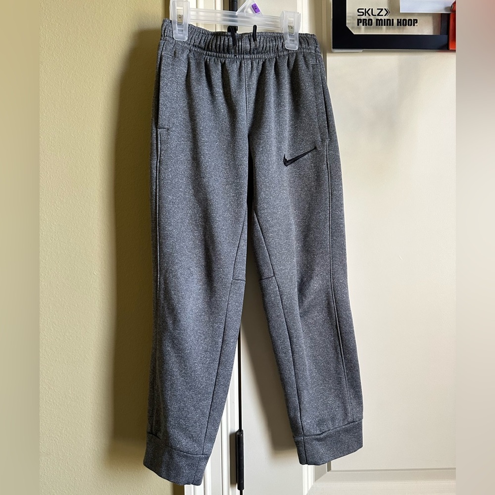 Nike dark gray jogger athletic pants boys size 7 NWOT